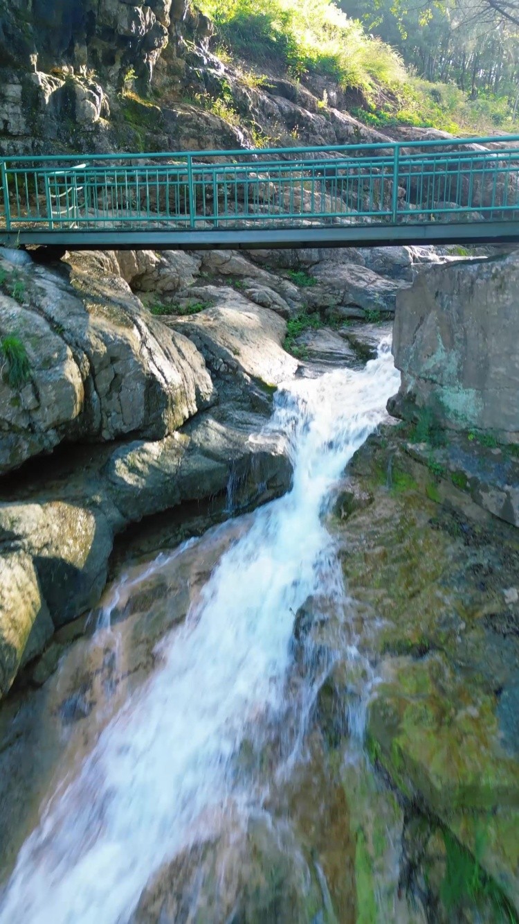 香山瀑布 - frame at 0m58s.jpg